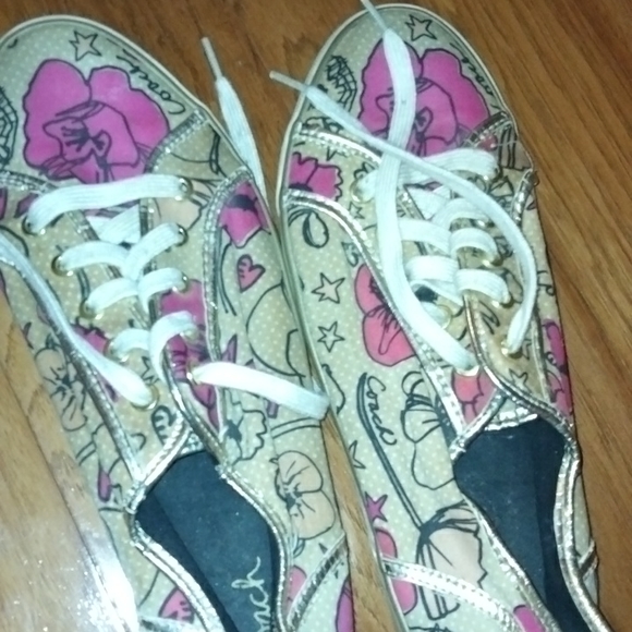 Iam selling my coach shoes - Picture 6 of 8